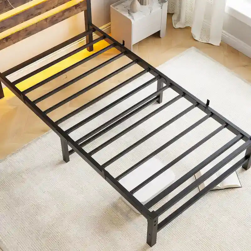 Cadre de lit double en métal avec tête de lit en bois, lumières RVB et rangement avec chargement USB