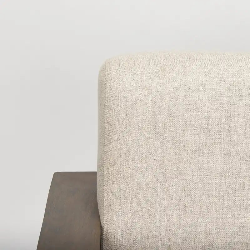 Fauteuil d'appoint rembourré en tissu beige avec structure en bois massif pour salon