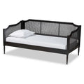 Lit de repos en rotin synthétique charbon de bois noir Mid-Century Modern avec pieds tournés et support à lattes