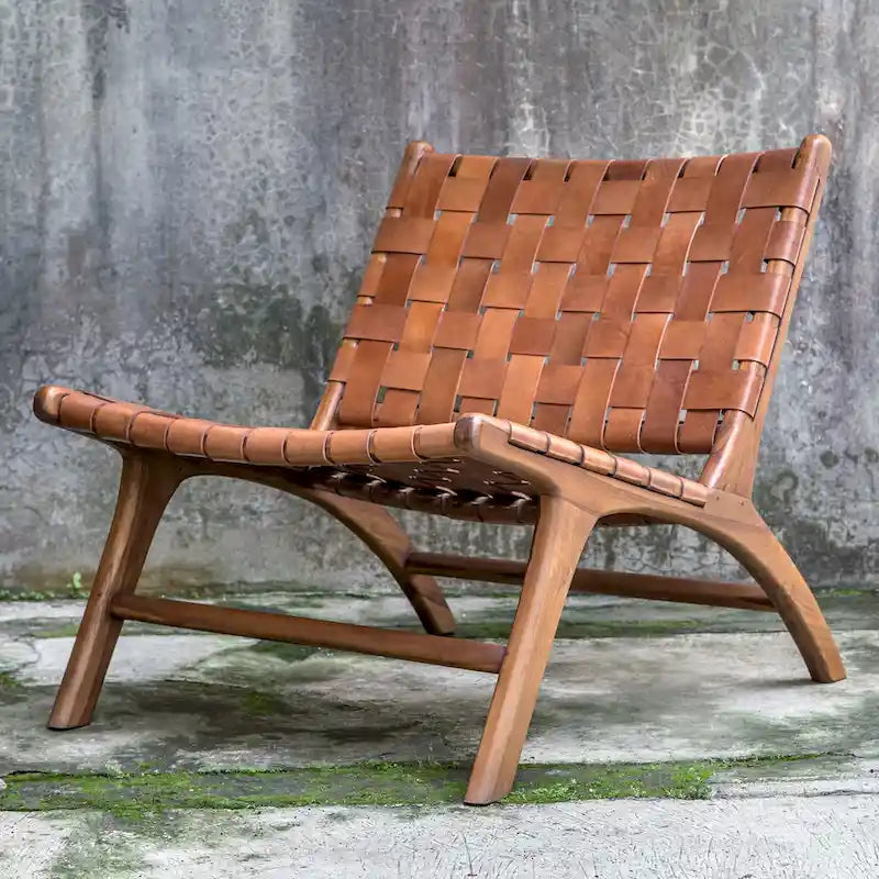 Fauteuil en cuir cognac avec cadre en teck naturel et accent tressé