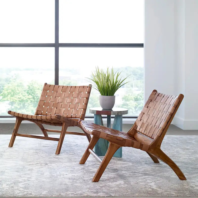 Fauteuil en cuir cognac avec cadre en teck naturel et accent tressé