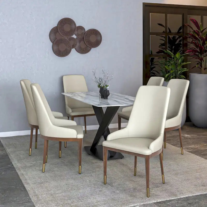 Chaise de salle à manger moderne rembourrée en cuir avec dossier haut en mousse