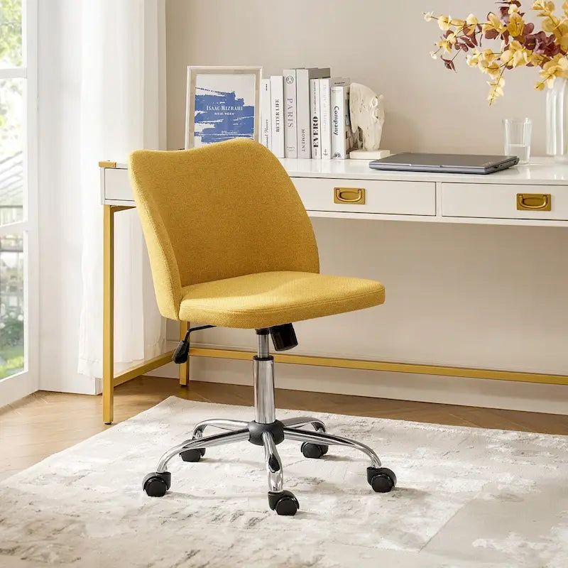Fauteuil de bureau rembourré sans accoudoirs, avec hauteur réglable et roulettes.