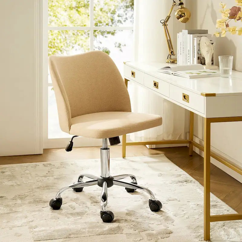 Fauteuil de bureau rembourré sans accoudoirs, avec hauteur réglable et roulettes.